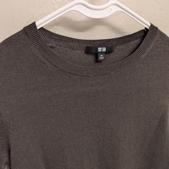 Uniqlo Short Sleeve Sweater - Picture 3 of 6